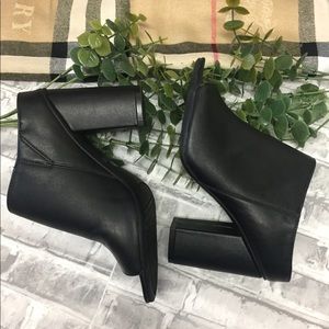 B A R III Matilda open toe mules in size 6